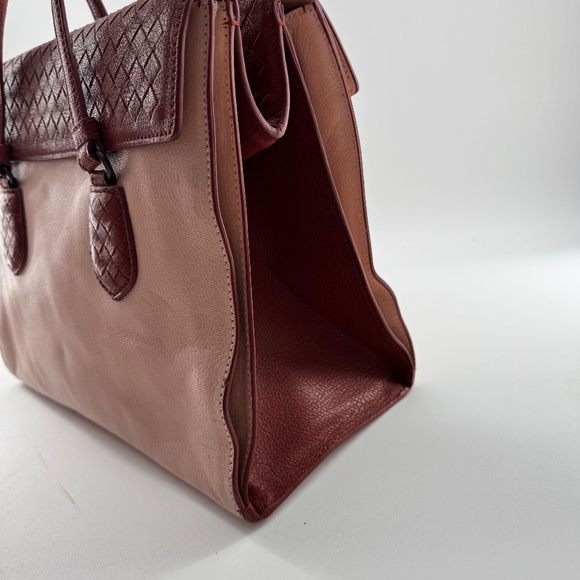 Bottega Veneta Two-Tone Leather Tote Bag with Intrecciato Details - Picture 4 of 14